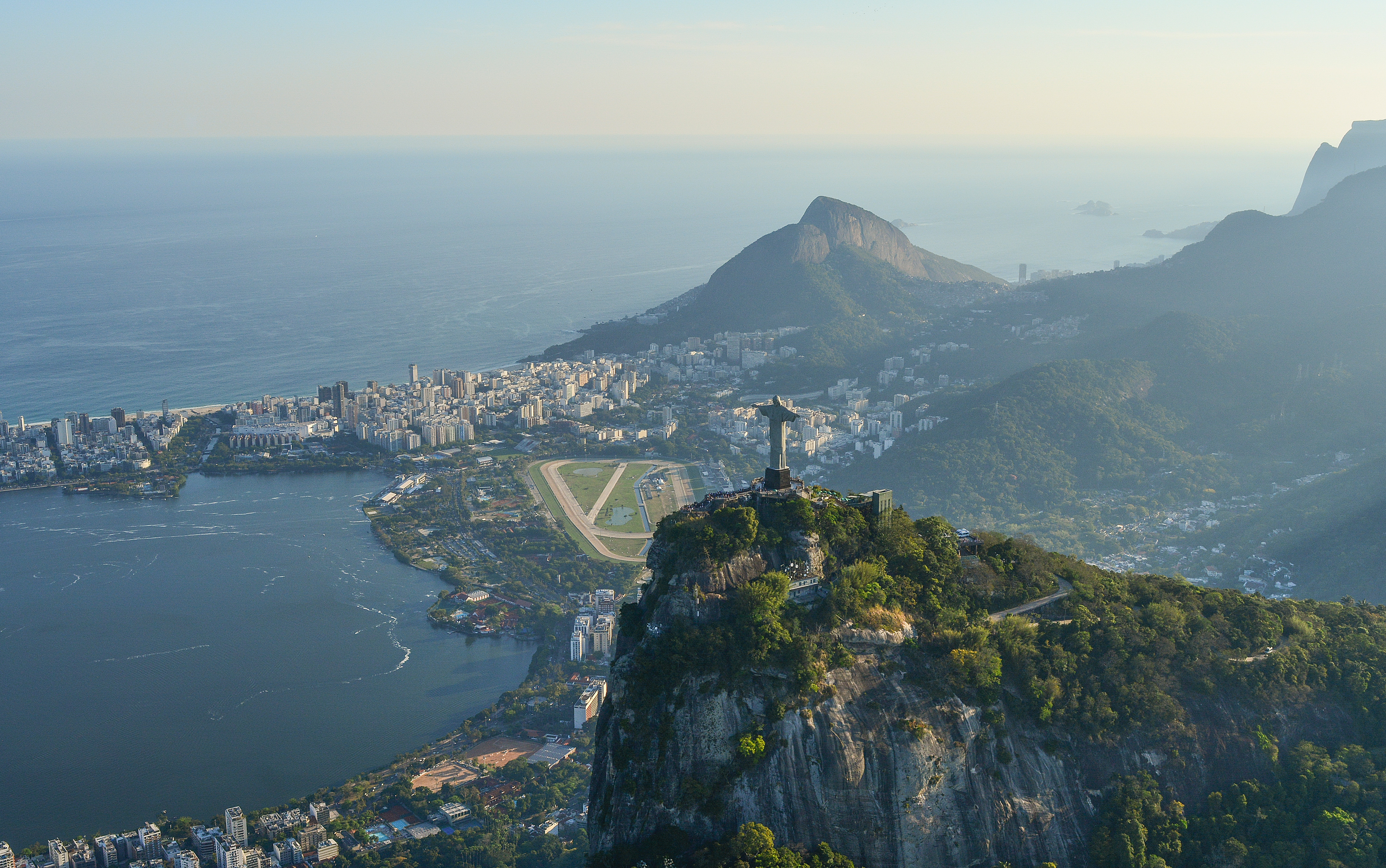 raphael-nogueira-519766-unsplash